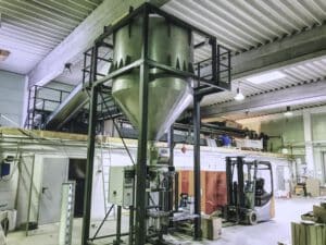 Fertigung einer Schüttgutstation mit Trichter