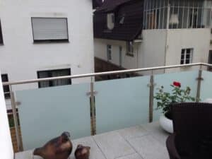 Balkongeländer mit Windschutz und Sichtschutz