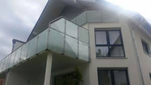 Balkongeländer mit Windschutz und Sichtschutz