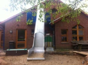 fluchtrutsche_am_kindergartengebaeude_20161203_1272802578 Fluchtrutsche am Gebäude eines Kindergartens