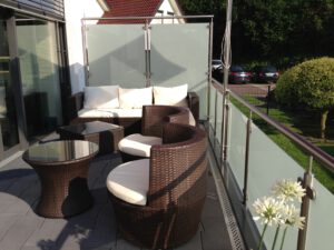 gelaenderkonstruktion_fuer_gabionenterasse_mit_satinglas_20161203_1859613837 Geländerkonstruktion mit Satinglas für Gabionenterrasse