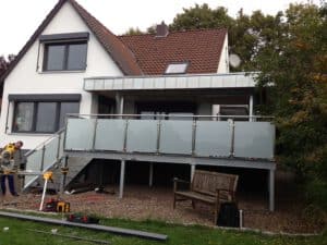Terrassenanbau mit Treppe