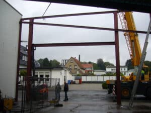Fertigung und Installation eines Torrahmens für Produktionshalle