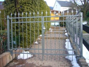 zaun_mit_toranlage_20161203_1747826705 Zaun mit Toranlage