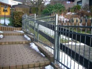 zaun_mit_toranlage_20161203_2038060433 Zaun mit Toranlage