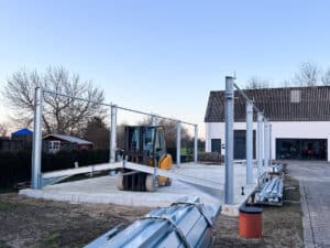 IMG_5097 Entdecken Sie die innovative Verkaufshalle von HEIKO Metallbau: Modernes Design, für optimale Präsentation von Motorrädern. Qualität trifft auf Ästhetik im Industriebau!