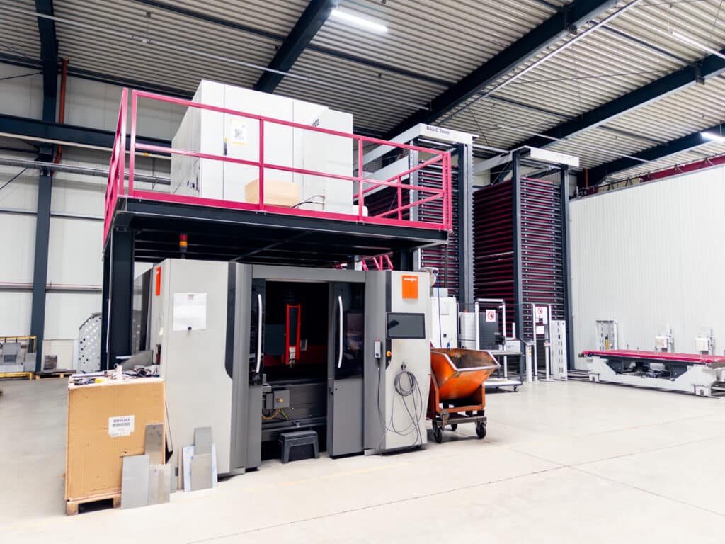 A state-of-the-art fibre laser with a direct connection to an automated racking system has moved into our production hall.