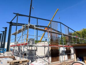 HEIKO Metallbau errichtet neue Lagerhalle in Bückeburg. Planung, Fertigung, Erd- und Fundamentarbeiten und Montage vor Ort aus einer Hand vom Industriebau-Profi.