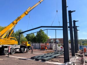HEIKO Metallbau errichtet neue Lagerhalle in Bückeburg. Planung, Fertigung, Erd- und Fundamentarbeiten und Montage vor Ort aus einer Hand vom Industriebau-Profi.