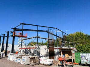 HEIKO Metallbau errichtet neue Lagerhalle in Bückeburg. Planung, Fertigung, Erd- und Fundamentarbeiten und Montage vor Ort aus einer Hand vom Industriebau-Profi.