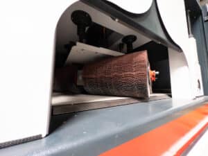 APC_0649-Enhanced-NR HEIKO Metallbau steigert Produktionseffizienz und Produktqualität durch neue hochmoderne Entgratungsmaschine.