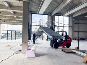 HEIKO Metallbau montiert drei neue Treppenanlagen in den Produktionsbereichen der Firma Schlattmeier GmbH & Co. KG in Rödinghausen.