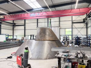 Für das Tramira Transportbetonwerk haben wir zwei neue Sandtrichter konstruiert und installiert, welche die alten Trichteranlagen ersetzen.