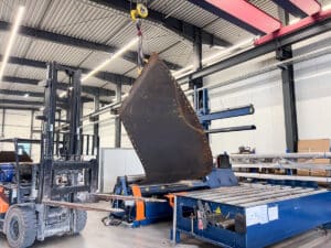 Für das Tramira Transportbetonwerk haben wir zwei neue Sandtrichter konstruiert und installiert, welche die alten Trichteranlagen ersetzen.