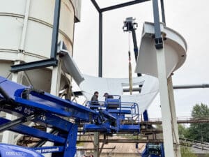 Für das Tramira Transportbetonwerk haben wir zwei neue Sandtrichter konstruiert und installiert, welche die alten Trichteranlagen ersetzen.